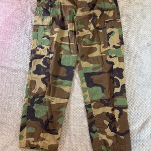 Mens Woodland Camouflage Pattern Combat Cargo Pants Size Large Short